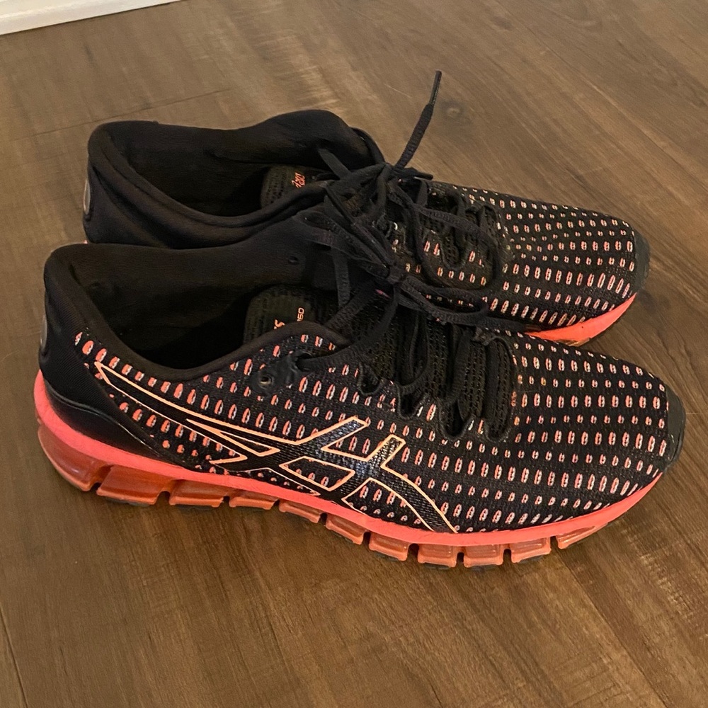 Women’s 9.5 Asics